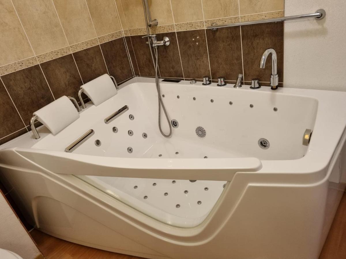 LES ORRES 1800 Appartement 4 p JACUZZI balnéo privé Vue piste piscine résidence Esterno foto